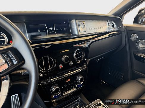 Used 2022 Rolls-Royce Phantom Sedan RWD image 21
