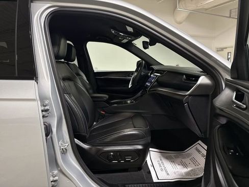 Used 2024 Jeep Grand Cherokee Limited AWD/4WD image 22