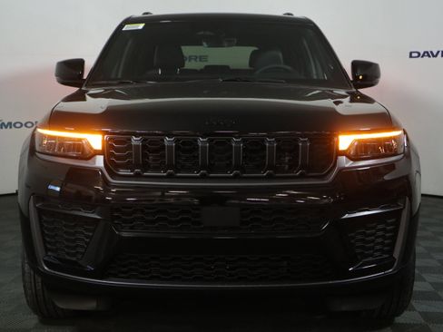 New 2026 Jeep Grand Cherokee Altitude AWD/4WD image 13