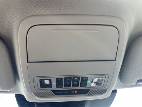 Used 2021 Ford Explorer XLT w/ Equipment Group 202A AWD/4WD image 29