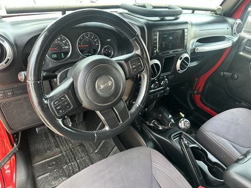 Used 2013 Jeep Wrangler Rubicon w/ Connectivity Group AWD/4WD image 13