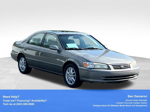 Used 2000 Toyota Camry XLE w/ Value Pkg 2 FWD image 3