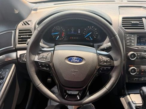 Used 2019 Ford Explorer XLT AWD/4WD image 22