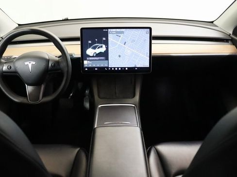 Used 2022 Tesla Model Y Long Range image 21
