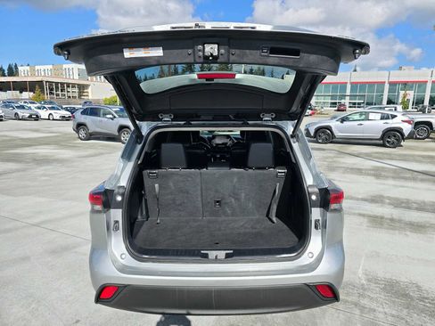 Used 2020 Toyota Highlander XLE image 14