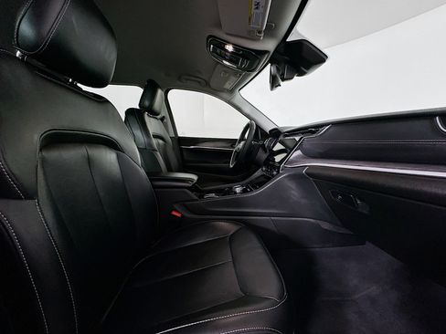 Used 2023 Jeep Grand Cherokee Limited image 32