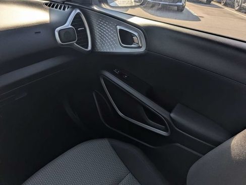 Used 2025 Kia Soul LX w/ LX Technology Package FWD image 16