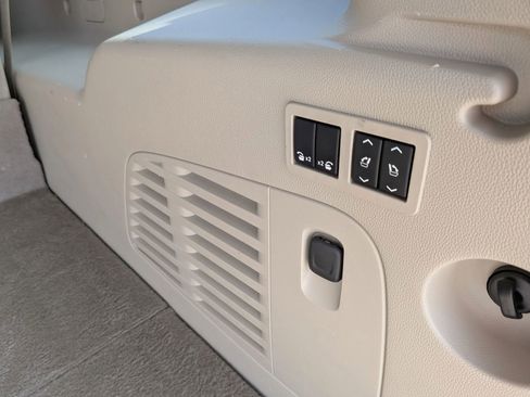 Used 2016 Cadillac Escalade ESV Luxury image 42