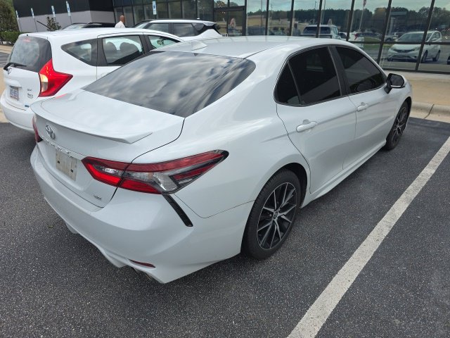 Used 2022 Toyota Camry SE FWD image 6