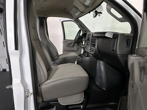 New 2025 GMC Savana 3500 Extended w/ Driver Convenience Package image 25