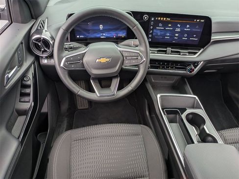 Used 2025 Chevrolet Equinox LT image 24