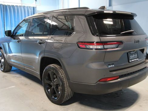 Used 2025 Jeep Grand Cherokee L Limited w/ Black Appearance Package image 35