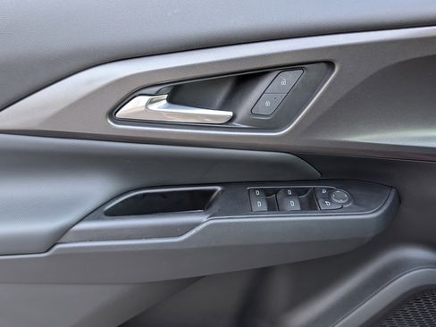 Used 2025 Chevrolet Equinox EV LT image 14