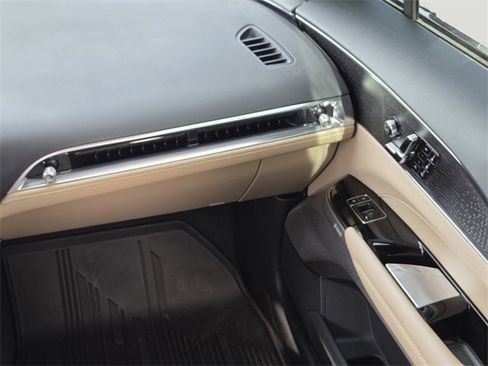 New 2025 Cadillac Lyriq Luxury image 16