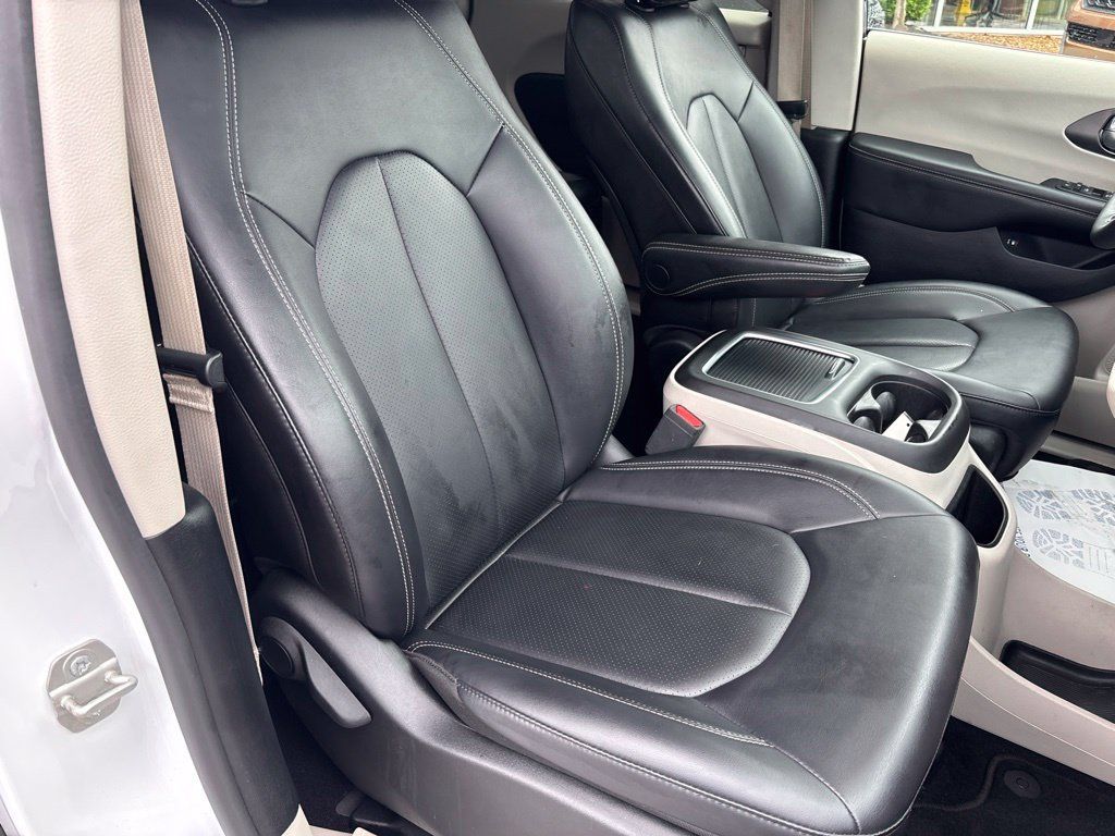 Used 2024 Chrysler Pacifica Limited FWD image 26