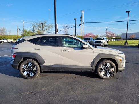 Used 2025 Hyundai Kona SEL image 2