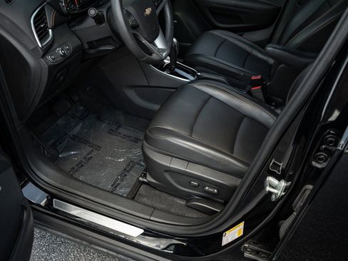 Used 2020 Chevrolet Trax Premier image 17