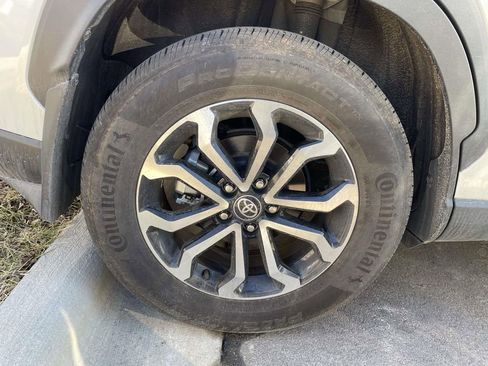 Used 2024 Toyota Corolla Cross SE image 5