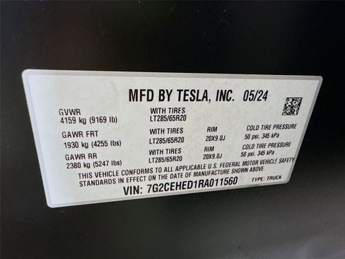 Used 2024 Tesla Cybertruck AWD Crew Cab image 32