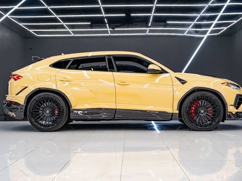 Used 2023 Lamborghini Urus Performante AWD/4WD image 26