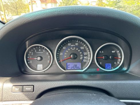 Used 2010 Hyundai Veracruz Limited w/ Navigation Pkg 3 image 12