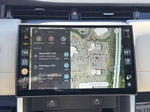 Used 2025 Land Rover Discovery Sport S image 25