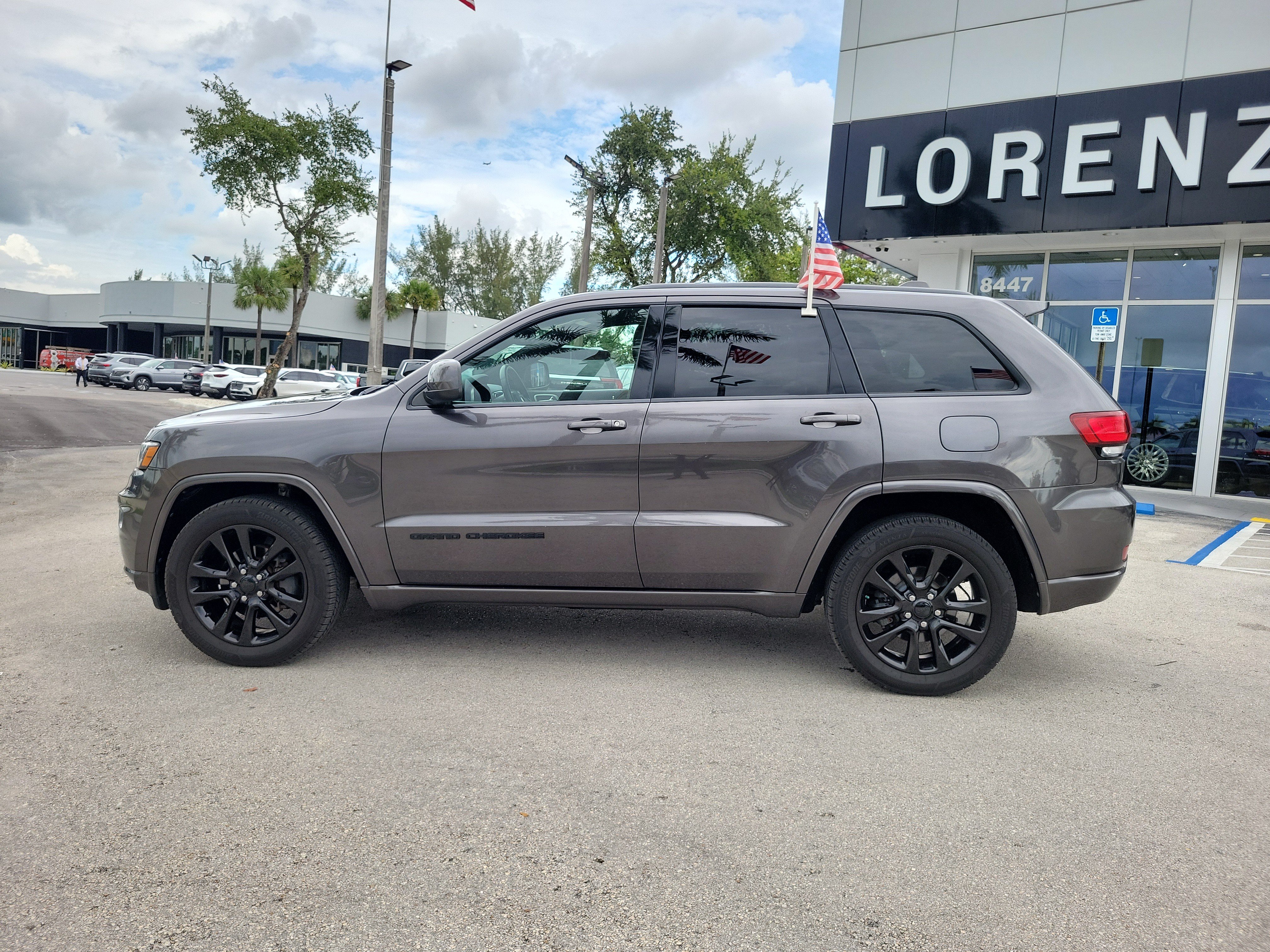 Used 2019 Jeep Grand Cherokee Altitude RWD image 8