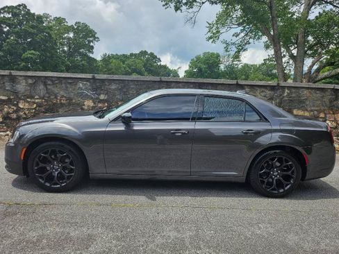 Used 2019 Chrysler 300 Touring w/ Sport Appearance Package RWD image 6