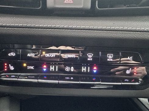 Used 2022 Buick Envision Essence w/ Safety Package image 24