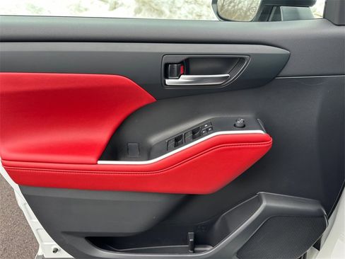 Used 2023 Toyota Highlander XSE image 27