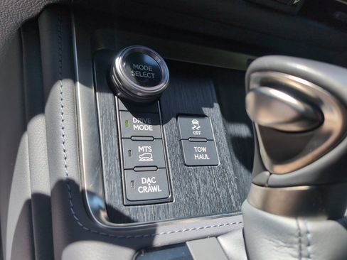 Used 2025 Lexus GX 550 image 42