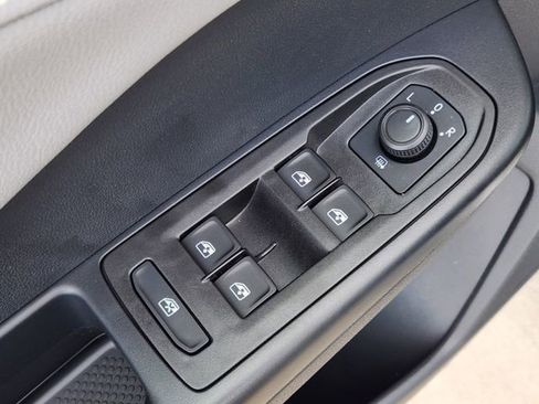 New 2024 Volkswagen Taos SE image 17