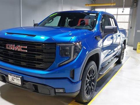 Used 2023 GMC Sierra 1500 Elevation w/ X31 Off-Road Package AWD/4WD image 17