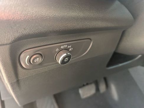 Used 2023 Buick Envision Essence image 16