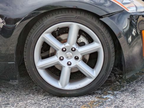 Used 2004 Nissan 350Z Touring RWD image 11