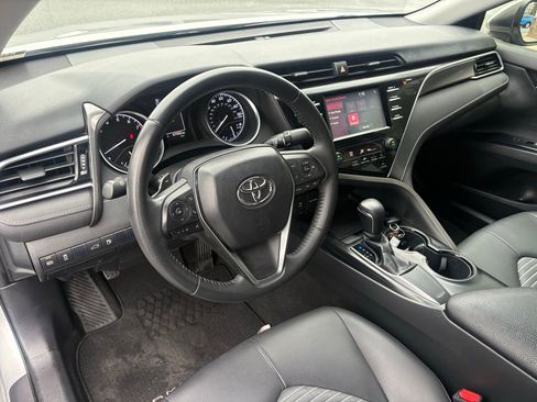 Used 2018 Toyota Camry SE image 4