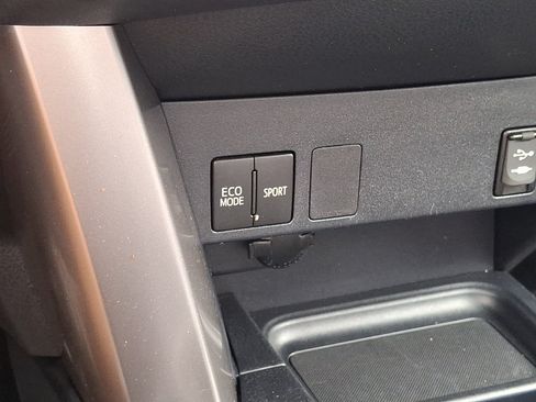 Used 2018 Toyota RAV4 LE w/ All Weather Liner Package AWD/4WD image 25
