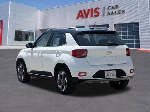 Used 2025 Hyundai Venue Limited FWD image 9