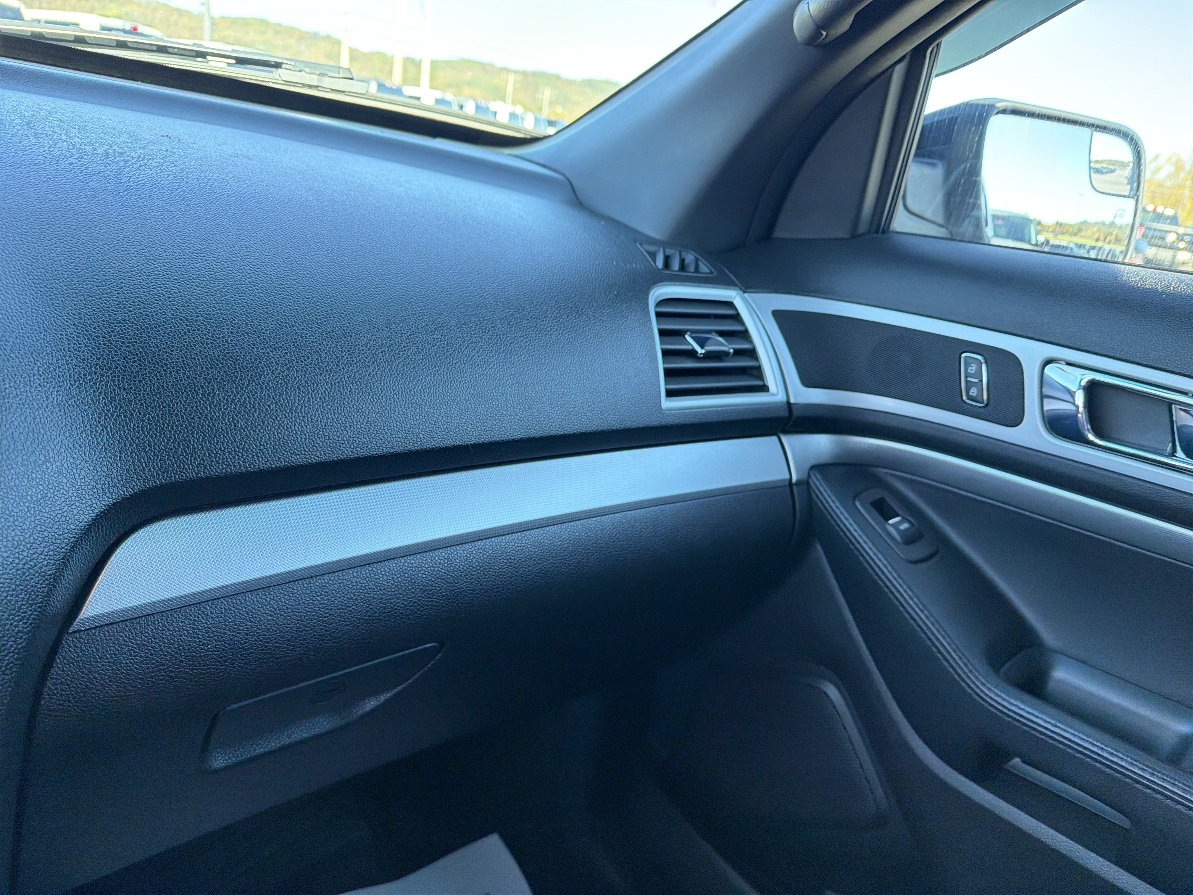 Used 2014 Ford Explorer XLT AWD/4WD image 23