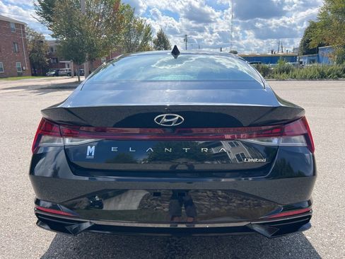 Used 2022 Hyundai Elantra Limited image 4