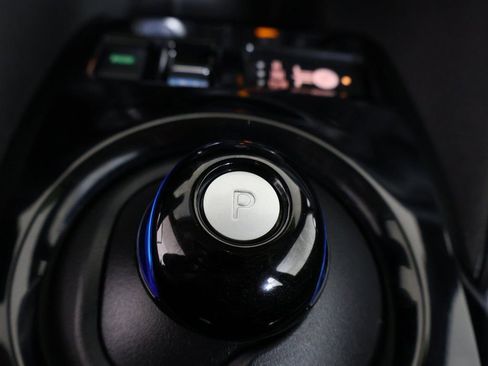 Used 2021 Nissan Leaf SV w/ SV Technology Package image 3