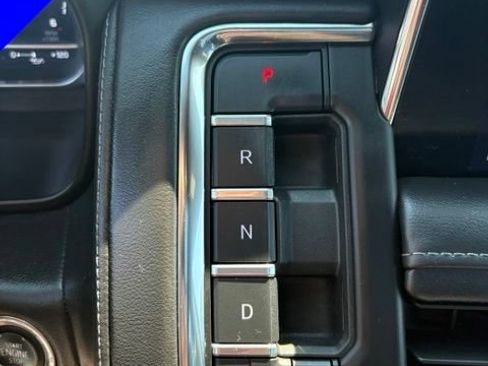 Used 2022 Chevrolet Tahoe LT w/ Luxury Package AWD/4WD image 18