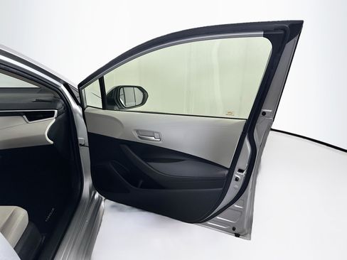 Used 2020 Toyota Corolla LE FWD image 29
