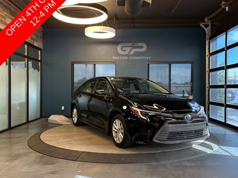 Used 2023 Toyota Corolla LE w/ LE Convenience Package FWD image 1