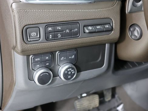 Used 2021 GMC Yukon XL Denali w/ Denali Premium Package image 27