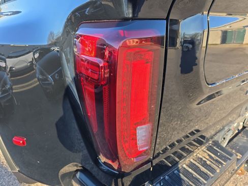 Used 2022 GMC Sierra 3500 Denali image 37