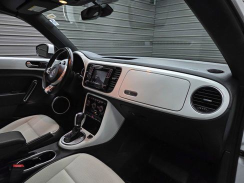 Used 2018 Volkswagen Beetle 2.0T SE FWD image 13
