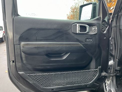 Used 2025 Jeep Wrangler Sahara image 20