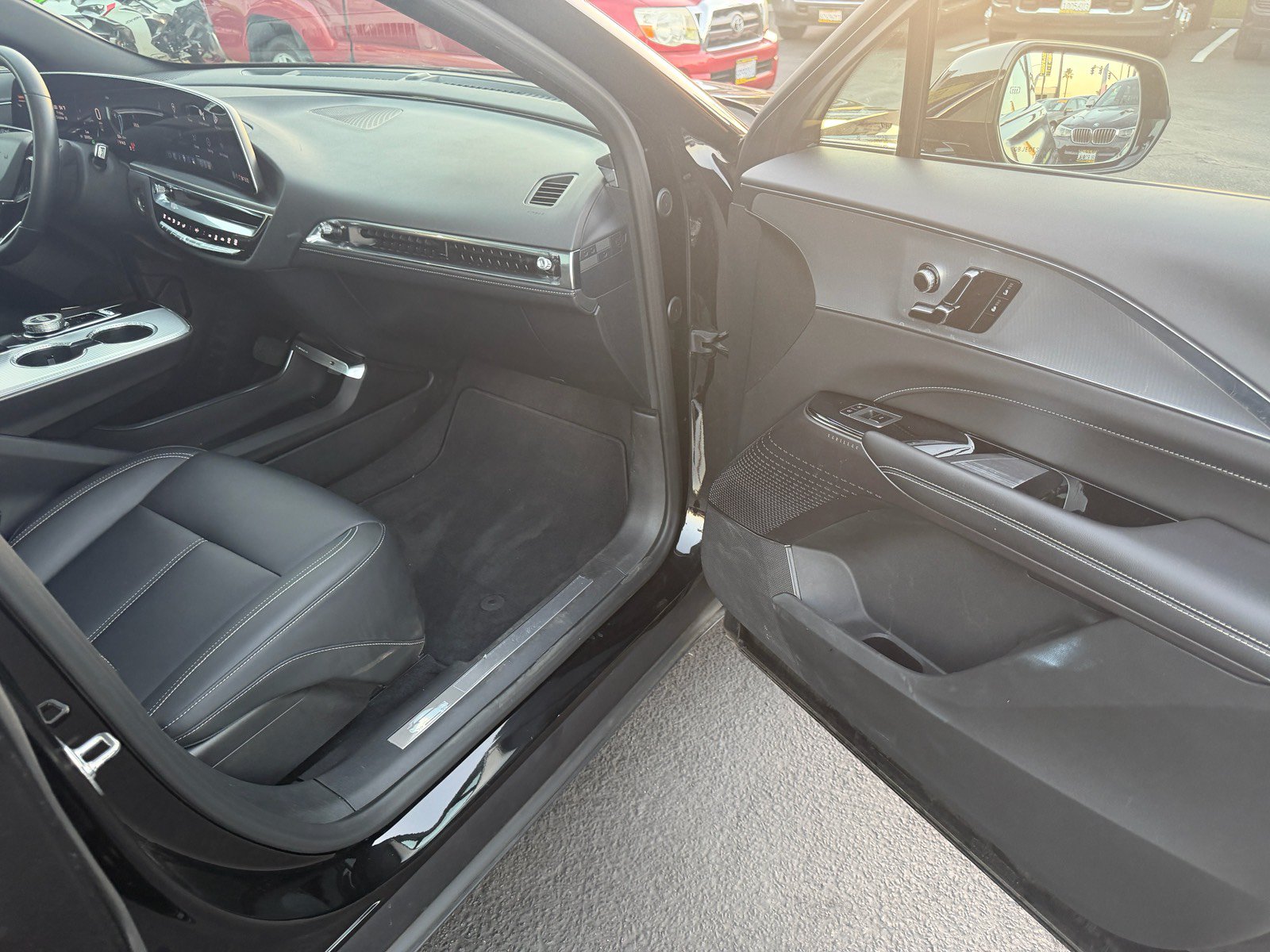 Used 2024 Cadillac Lyriq Tech AWD/4WD image 16