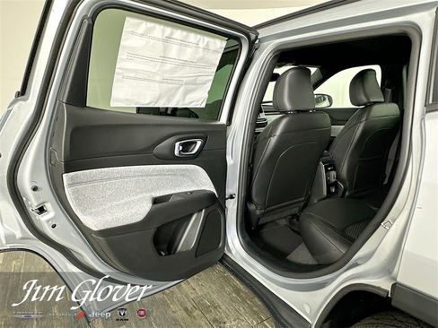 New 2026 Jeep Compass Latitude image 13